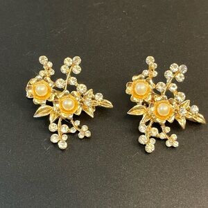 Elegant Gold and Pearl Floral Earrings